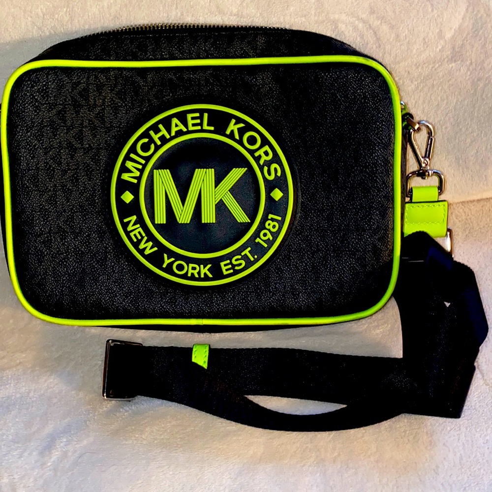 Michael Kors. Crossbody. Like NEW! Used once!!